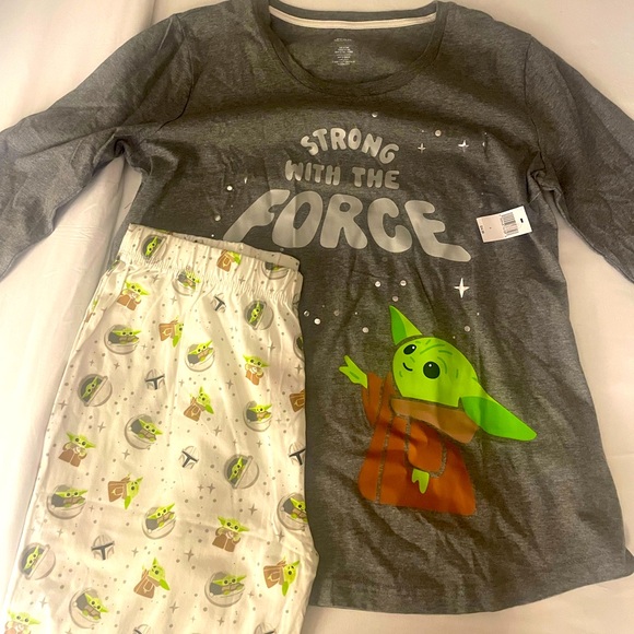 Ladies Baby yoda pj set NWT - Picture 2 of 6